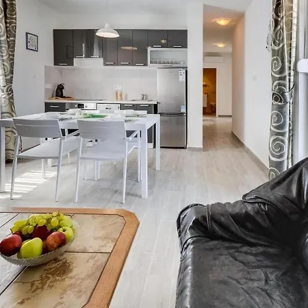 Beautiful In With Kitchen 아파트